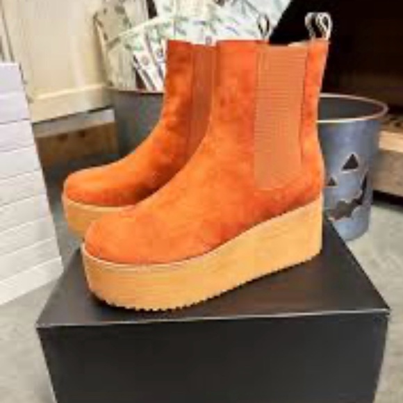 ShuShop Shoes - Shu Shop Yoshi Platform Suede Platform Chelsea Boots